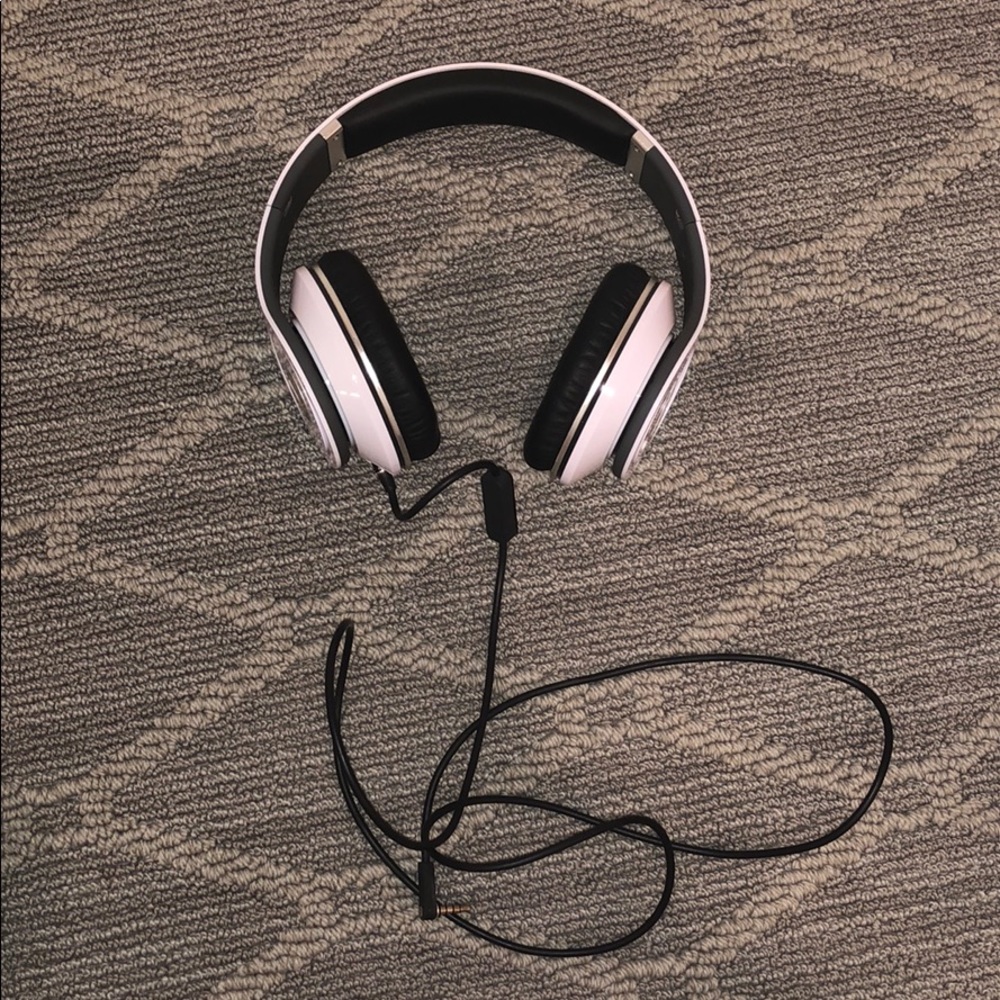 Beats by Dr. Dre Larger version